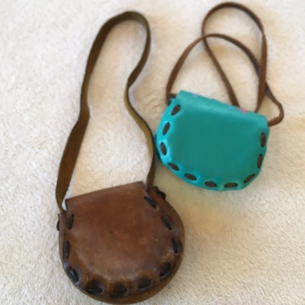 TWO VINTAGE TOOLED LEATHER SMALL CROSSBODY BAGS PURSES - Picture 4 of 9